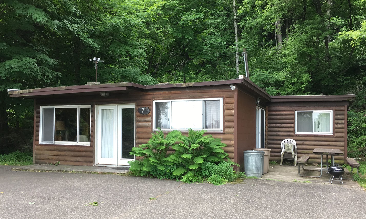 Camp Lacupolis Cottage 7 Lodging Cabin